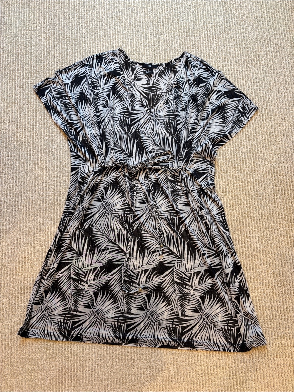 Black & White Palm-Print V-Neck Swim Coverup